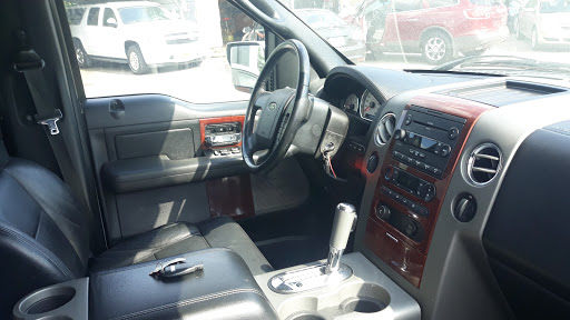 Car Wash «Credit Approval Auto Group Inc», reviews and photos, 639 N Independence Blvd, Romeoville, IL 60446, USA