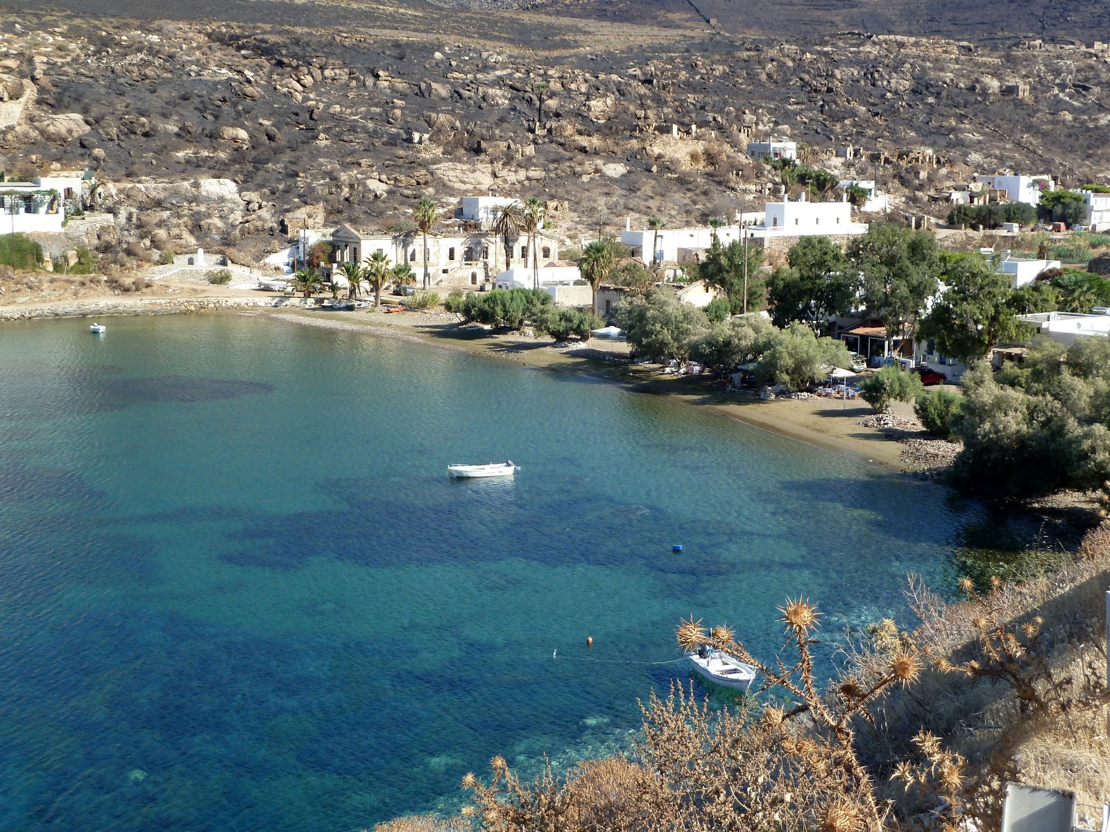 Photo de Megalo livadi avec l'eau cristalline de surface