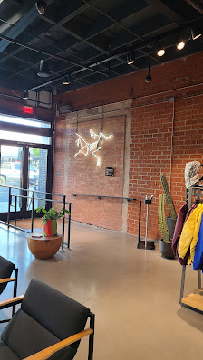 Arc'teryx La Brea 159 S La Brea Ave, Los Angeles, CA 90036