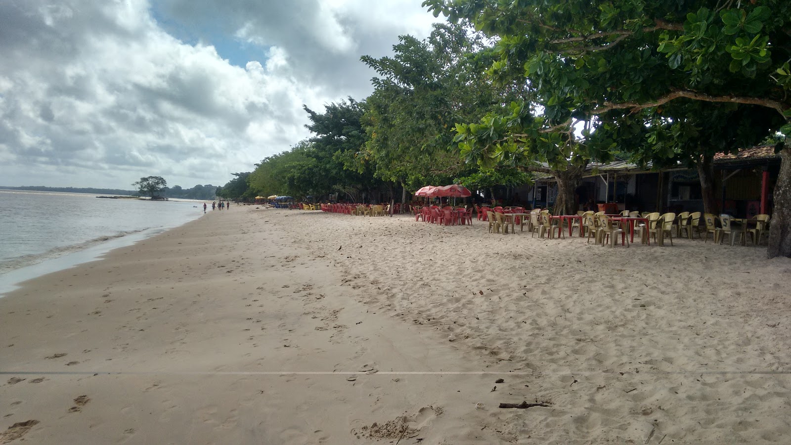 Foto di Praia do Outeiro con una costa spaziosa