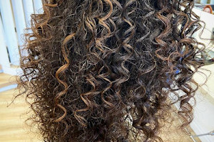 Estro' Hair & Beauty by Rosita Specialisti capelli Ricci image
