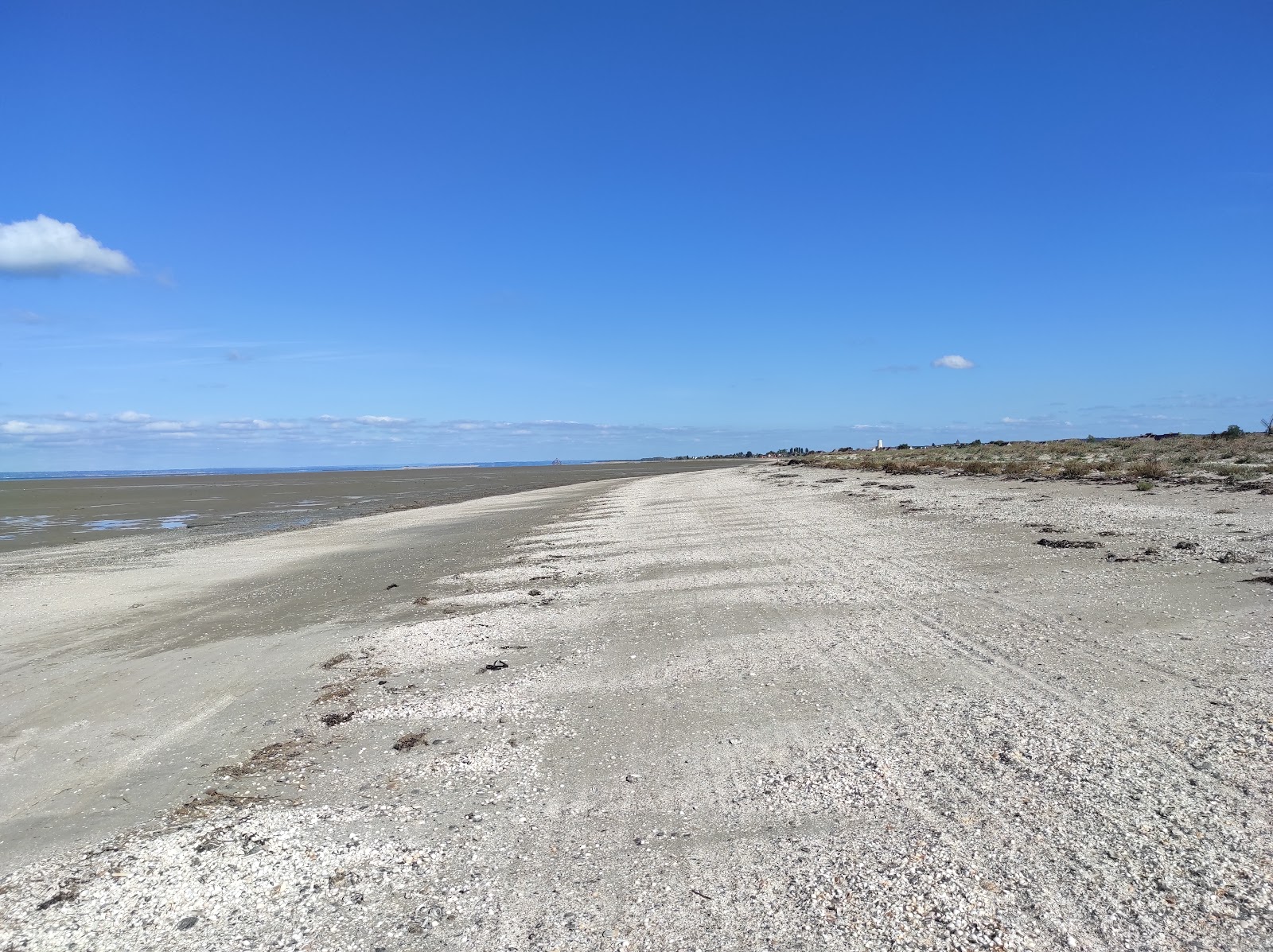 Zdjęcie Plage de Cherrueix z powierzchnią beżowy piasek