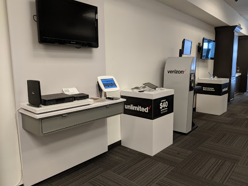 Cell Phone Store «Jackson Heights Verizon Wireless», reviews and photos, 37-38 82nd St, Jackson Heights, NY 11372, USA