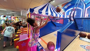 Chuck E. Cheese - photo 18
