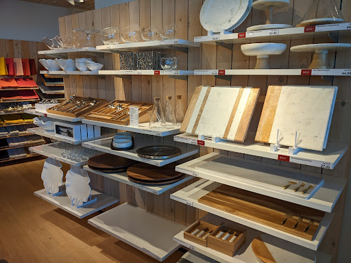 Furniture Store «Crate and Barrel», reviews and photos, 555 Bellevue Way NE, Bellevue, WA 98004, USA