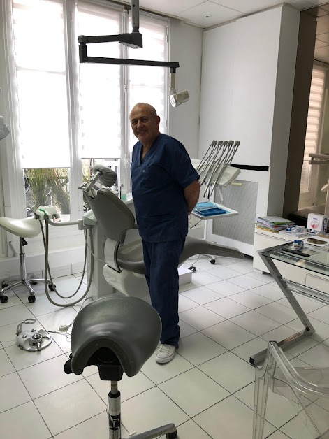 Dr Louis ARNAUD Dentiste Boulogne Jean Jaurès à Boulogne-Billancourt