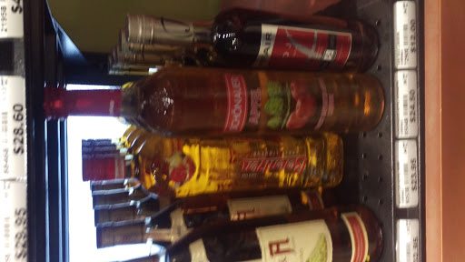 Liquor Store «Pearl Specialty Market & Spirits», reviews and photos, 900 NW Lovejoy St, Portland, OR 97209, USA