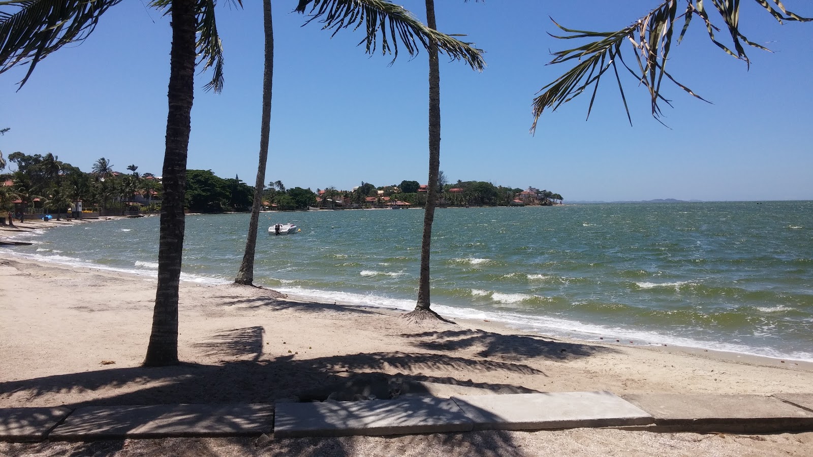 Praia do Lake View'in fotoğrafı geniş plaj ile birlikte