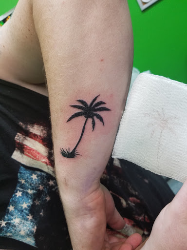 Tattoo Shop «studio SEVEN tattoos», reviews and photos, 36200 Groesbeck Hwy, Charter Twp of Clinton, MI 48035, USA