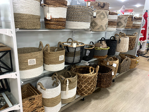 Home Goods Store «HomeGoods», reviews and photos, 7937 113th St, Seminole, FL 33772, USA