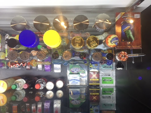 Tobacco Shop «Fu King Smoke Shop», reviews and photos, 689 Main St, Hackensack, NJ 07601, USA