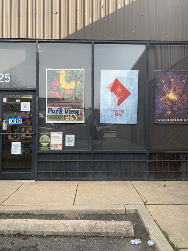 Book Store «Walls Of Books», reviews and photos, 3325 Georgia Ave NW, Washington, DC 20010, USA
