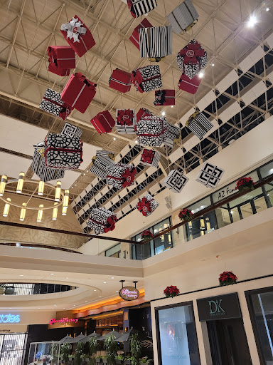 Shopping Mall «The Shops at Chestnut Hill», reviews and photos, 199 Boylston St, Chestnut Hill, MA 02467, USA