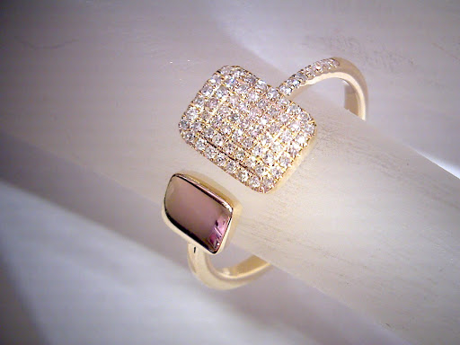 Jewelry Store «DeLyn Jewelry», reviews and photos, 29 E Washington St, Martinsville, IN 46151, USA