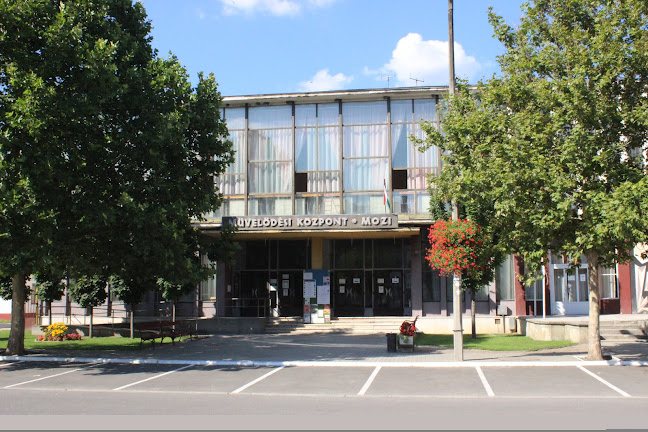 Értékelések erről a helyről: Arany János Művelődési Központ, Tiszakécske - Könyvtár