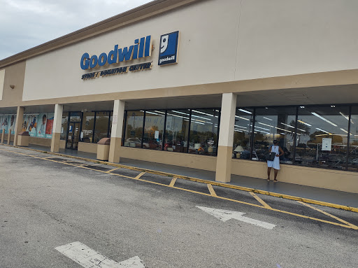 Thrift Store «Goodwill Riviera Beach/Broadway Store & Donation Center», reviews and photos, 3500 Broadway, Riviera Beach, FL 33404, USA