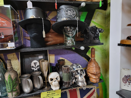 Thrift Store «OddBalls Nifty Thrift», reviews and photos, 530 NE 13th St, Fort Lauderdale, FL 33304, USA