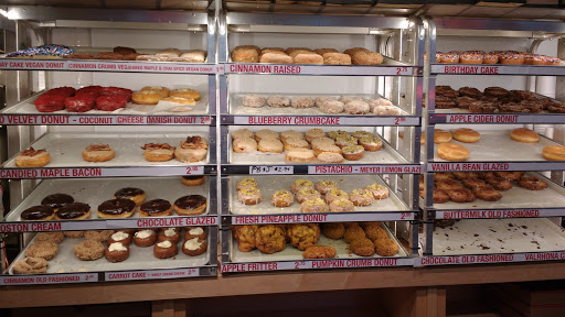 Donut Shop «Do-Rite Donuts & Chicken», reviews and photos, 233 E Erie St, Chicago, IL 60611, USA