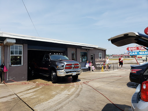 Lee's Magic Tunnel Car Wash en Huntsville