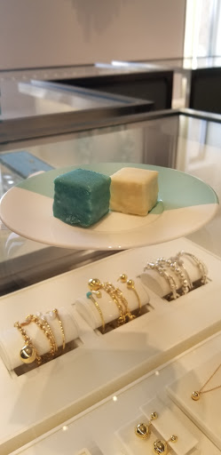 Jewelry Store «Tiffany & Co.», reviews and photos, 28699 Chagrin Blvd, Woodmere, OH 44122, USA