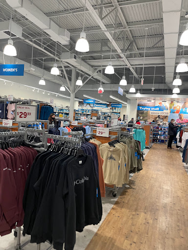 Sportswear Store «Columbia Sportswear Outlet Store», reviews and photos, 447 Great Mall Dr, Milpitas, CA 95035, USA