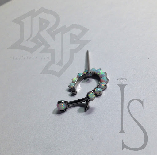 Tattoo Shop «Royal Flesh Tattoo and Piercing», reviews and photos, 4005 N Broadway St, Chicago, IL 60613, USA