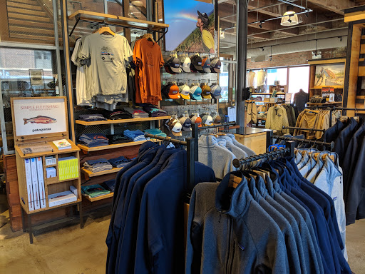 Clothing Store «Patagonia Chicago Lincoln Park», reviews and photos, 1800 N Clybourn Ave, Chicago, IL 60614, USA
