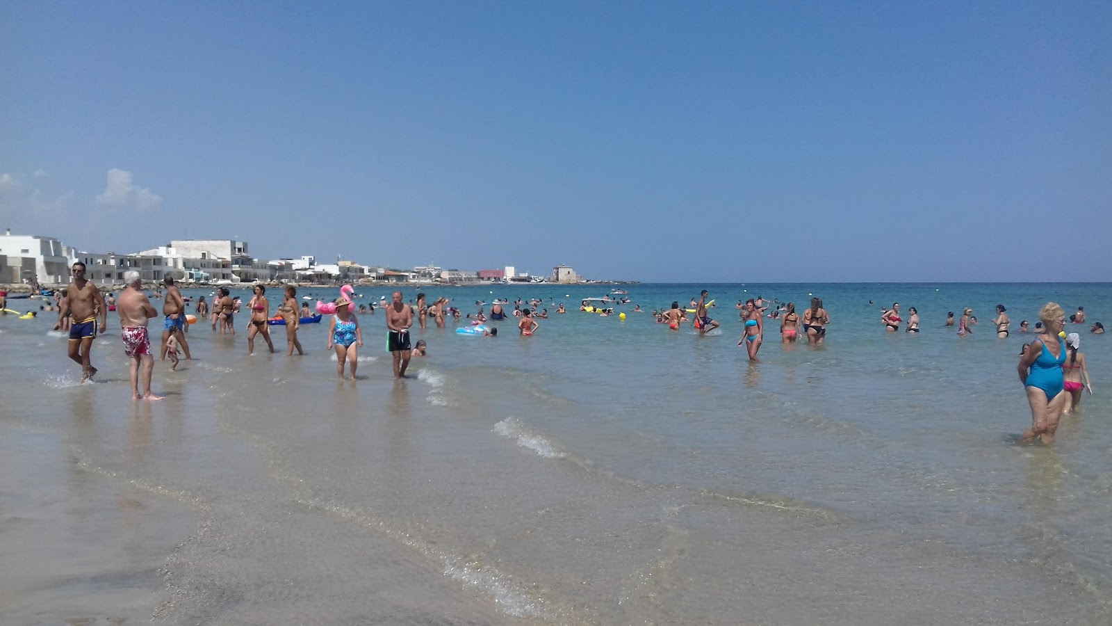Casalabate beach'in fotoğrafı geniş plaj ile birlikte