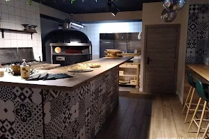 Basilico pizza image