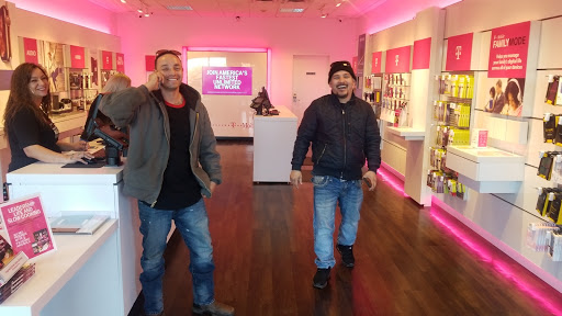 Cell Phone Store «T-Mobile», reviews and photos, 14413 W Colfax Ave C, Lakewood, CO 80401, USA