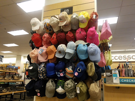 Department Store «Nordstrom Rack Chicago Avenue», reviews and photos, 101 E Chicago Ave, Chicago, IL 60611, USA