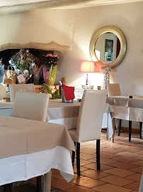 Atmosphère du Restaurant français Auberge des Enclos à Saint-Paul-le-Jeune - n°8