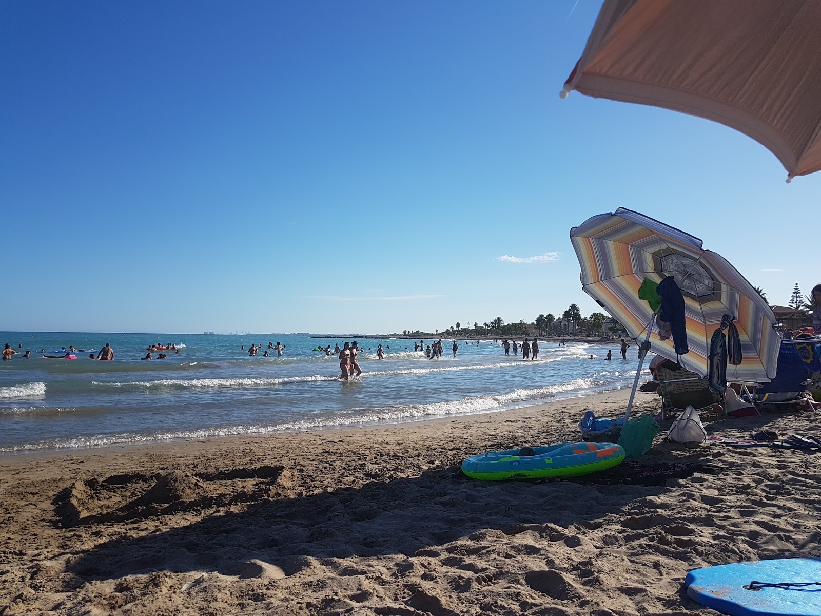 Platja dels Cirerers'in fotoğrafı imkanlar alanı