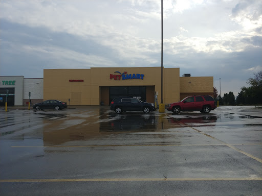 Pet Supply Store «PetSmart», reviews and photos, 443 N Rolling Meadows Dr, Fond du Lac, WI 54937, USA