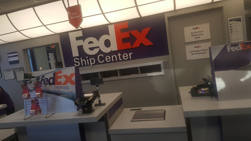 Shipping and Mailing Service «FedEx Ship Center», reviews and photos, 2500 Kimberly Ave, Fullerton, CA 92831, USA