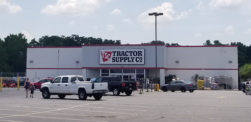 Tractor Supply Co., 4675 National Rd E, Richmond, IN 47374, USA, 