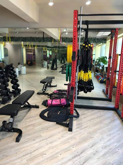 Moving UP Fitness運動空間 - 105, Taiwan, Taipei City, Songshan District, Guangfu N Rd, 93號2樓