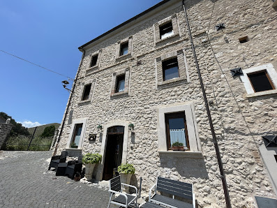 La Locanda delle Streghe - Relais Ristorante Via della Pineta, 24, 67023 Castel del Monte AQ, Italia