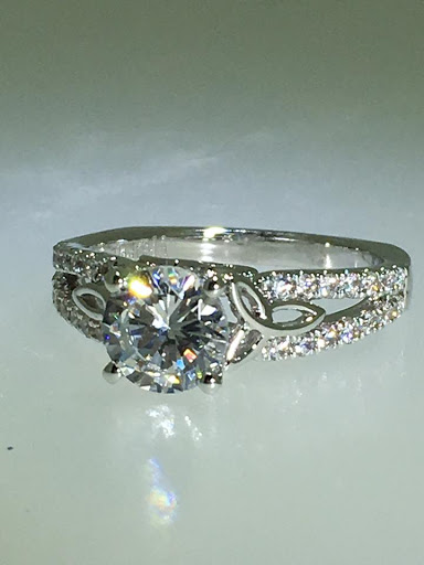 Jewelry Store «Norris Jewelers», reviews and photos, 1083 OH-28 Ste B, Milford, OH 45150, USA