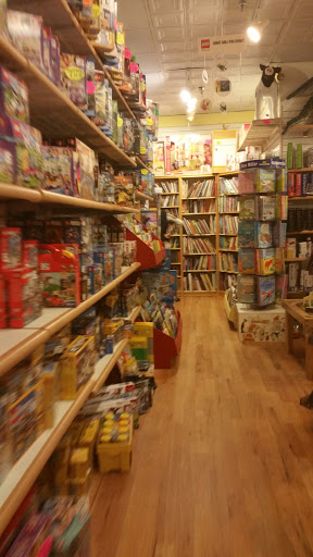 Toy Store «Crackerjacks Toys and Childrens Books», reviews and photos, 7 S Washington St, Easton, MD 21601, USA