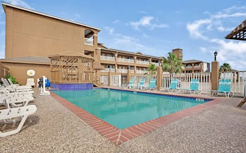 Travelodge by Wyndham Galveston image