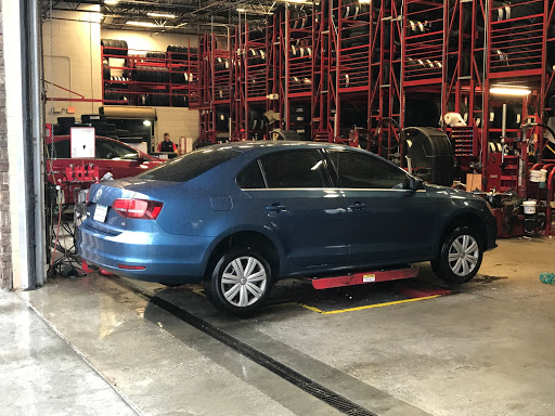 Tire Shop «Discount Tire Store - Atlanta, GA», reviews and photos, 2717 Spring Rd SE, Smyrna, GA 30080, USA