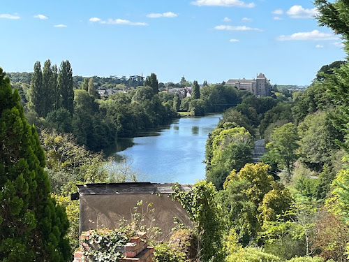 Point de vue sur la Sarthe et l'abbaye de Solesmes à Juigné-sur-Sarthe