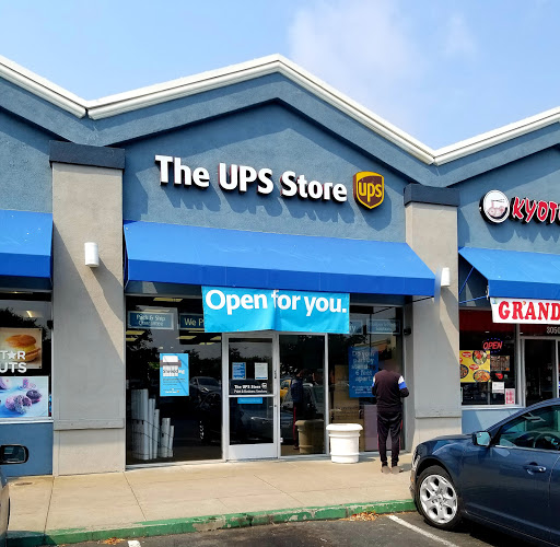 The UPS Store, 3060 El Cerrito Plaza, El Cerrito, CA 94530, USA, 