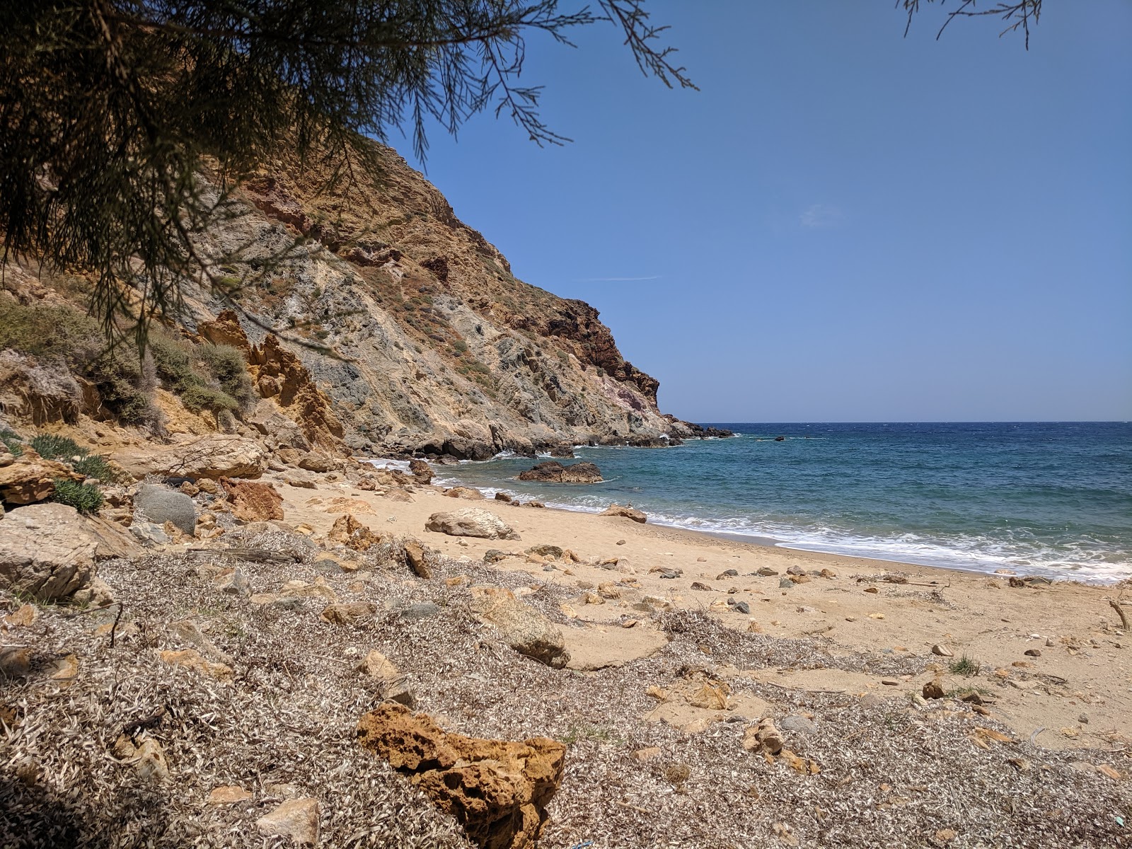 Foto van Livoskopos Beach met turquoise puur water oppervlakte