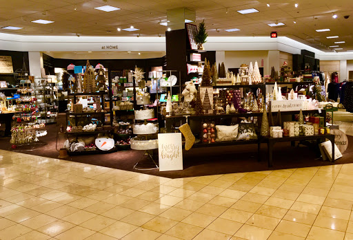 Shopping Mall «Woodfield Mall», reviews and photos, 5 Woodfield Mall, Schaumburg, IL 60173, USA