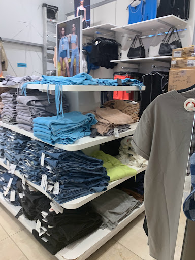 Clothing Store «Forever 21», reviews and photos, 1001 N Arney Rd #1000, Woodburn, OR 97071, USA