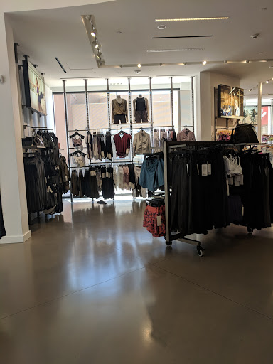 Sportswear Store «lululemon», reviews and photos, 563 Newport Center Dr, Newport Beach, CA 92660, USA