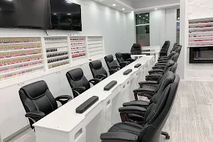 D&D LUXURY NAILS LOUNGE AND SPA image