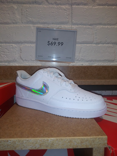 Shoe Store «DSW Designer Shoe Warehouse», reviews and photos, 538 Boston Post Rd, Orange, CT 06477, USA